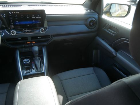 Used 2023 Chevrolet Colorado Trail Boss w/ Technology Package image 11