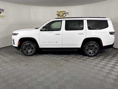 New 2026 Jeep Grand Wagoneer 4WD w/ Premium Group I image 5