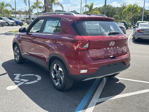 New 2025 Hyundai Venue SEL image 8