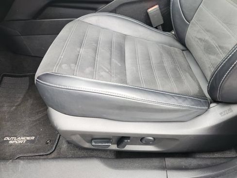 Used 2024 Mitsubishi Outlander SE FWD image 25