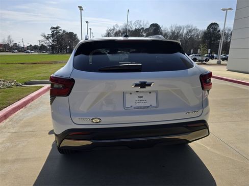 Used 2025 Chevrolet Trax ACTIV w/ Driver Confidence Package image 4