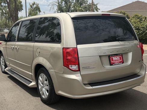 Used 2016 Dodge Grand Caravan SE w/ Quick Order Package 29E SE FWD image 3