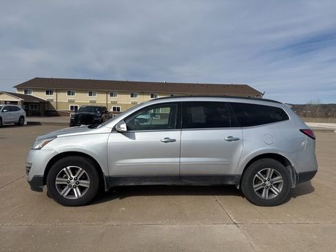 Used 2017 Chevrolet Traverse LT image 5