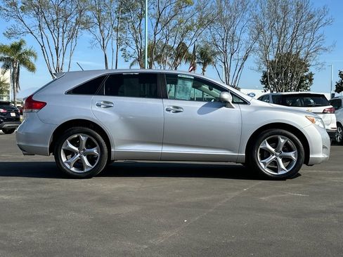 Used 2012 Toyota Venza Limited w/ Tow Pkg image 3