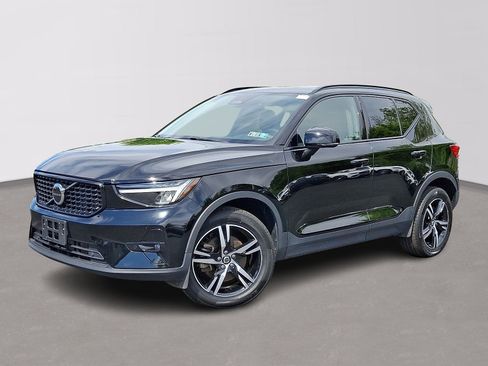 Used 2023 Volvo XC40 B5 Plus w/ Climate Package AWD/4WD image 1