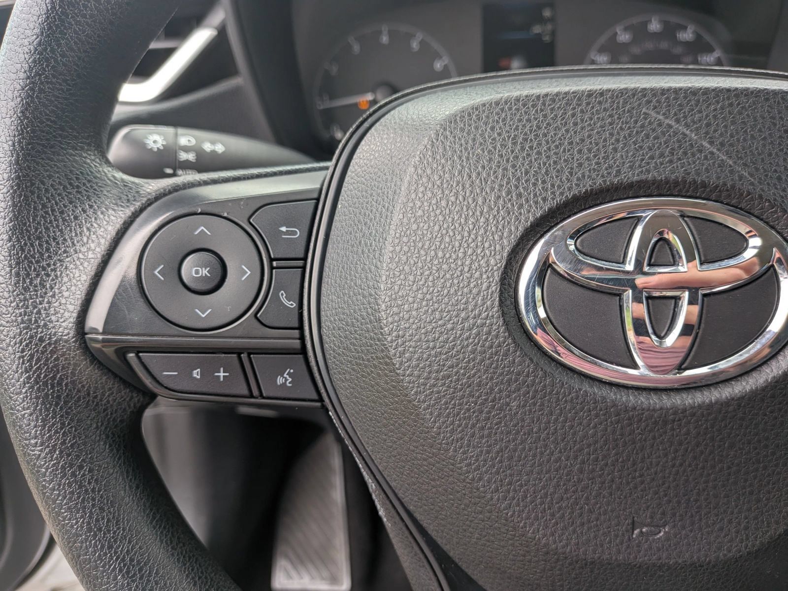 Used 2023 Toyota Corolla LE FWD image 32