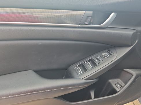 Used 2018 Honda Accord Sport image 14