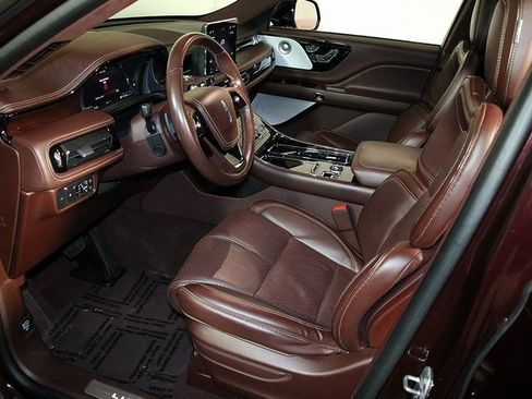 Used 2023 Lincoln Aviator Black Label w/ Class IV Trailer Tow Package image 12