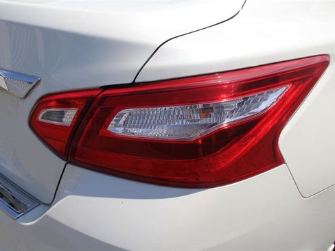 Used 2017 Nissan Altima 2.5 S w/ Power Driver Seat Package FWD image 13