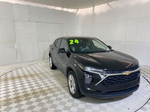 Used 2024 Chevrolet Trax LS w/ LS Convenience Package FWD image 1