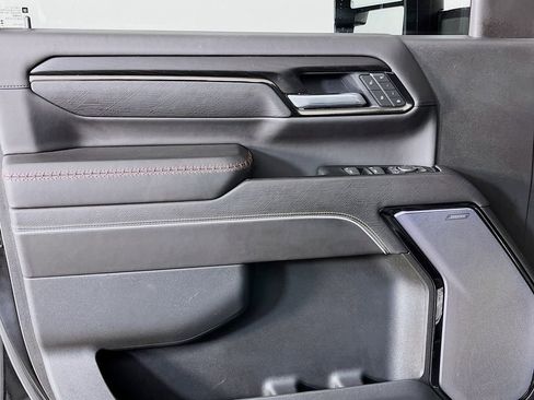 Used 2025 GMC Sierra 2500 AT4X image 28