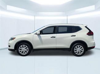 Used 2018 Nissan Rogue S FWD video 2