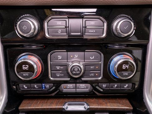 Used 2021 GMC Yukon Denali w/ Advanced Technology Package AWD/4WD image 25