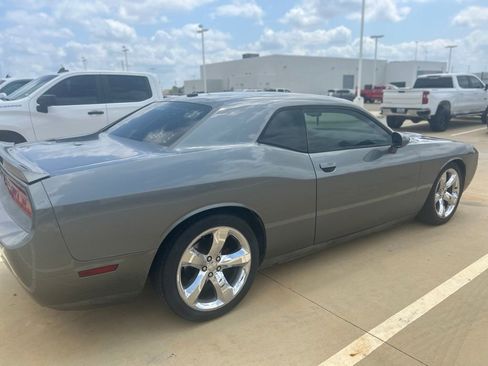 Used 2012 Dodge Challenger R/T image 10
