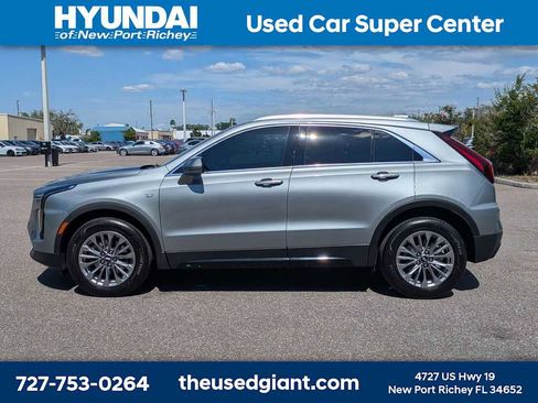 Used 2024 Cadillac XT4 Premium Luxury FWD image 2