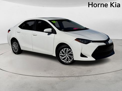Used 2019 Toyota Corolla LE image 2
