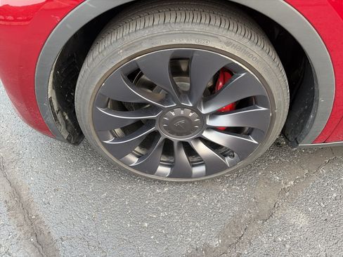 Used 2025 Tesla Model Y Performance AWD/4WD image 9