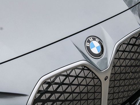 New 2026 BMW i4 eDrive40 w/ Premium Package RWD image 9