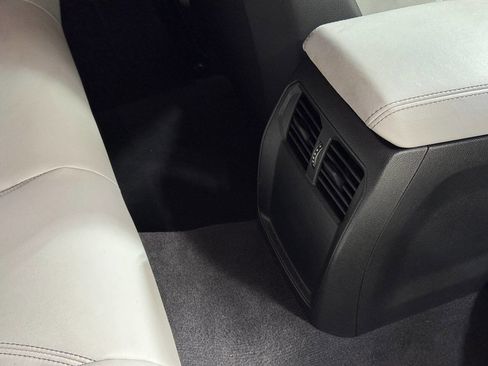 Used 2025 BMW M4 Competition image 39