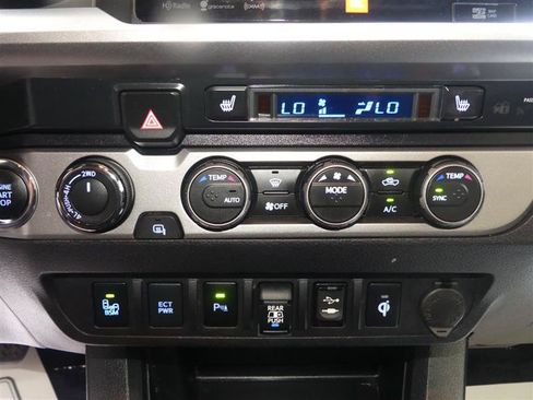 Used 2019 Toyota Tacoma Limited AWD/4WD image 37