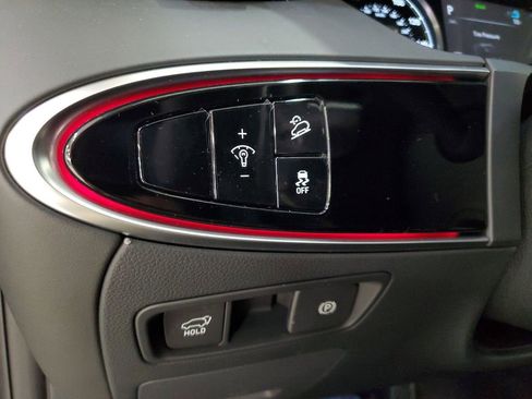 Used 2024 Genesis Electrified GV70 Advanced image 9