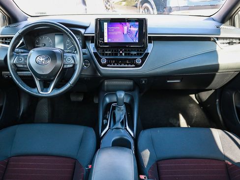 Used 2025 Toyota Corolla SE image 3