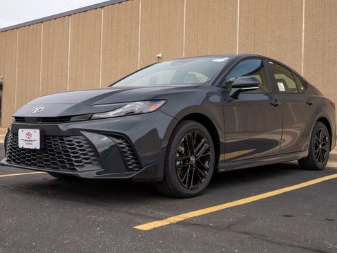 New 2026 Toyota Camry SE image 4