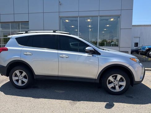 Used 2014 Toyota RAV4 XLE FWD image 2