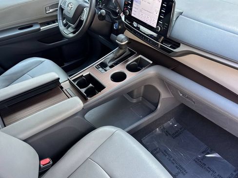Certified 2024 Toyota Sienna XLE FWD image 16