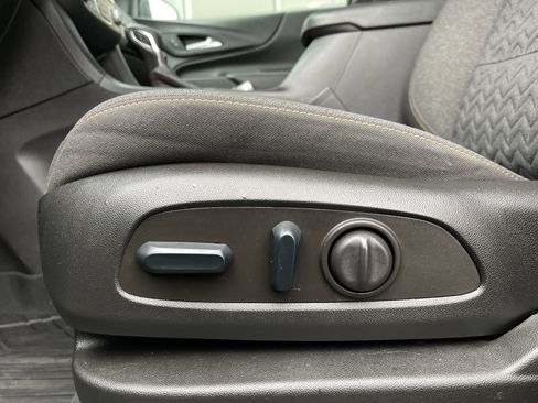 Used 2022 Chevrolet Equinox LT image 17