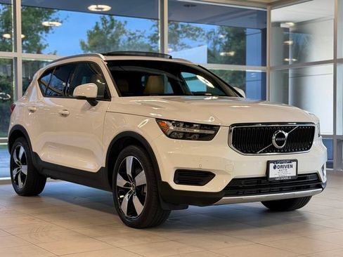 Used 2020 Volvo XC40 T5 Momentum w/ Protection Package AWD/4WD image 4