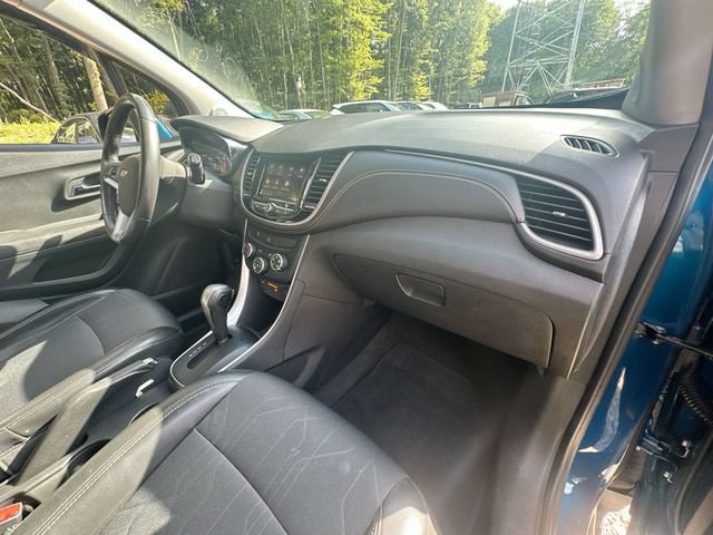 Used 2020 Chevrolet Trax LT w/ LT Convenience Package FWD image 32