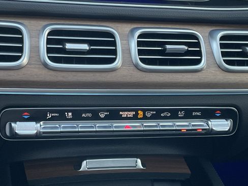 Certified 2025 Mercedes-Benz GLE 350 4MATIC image 32