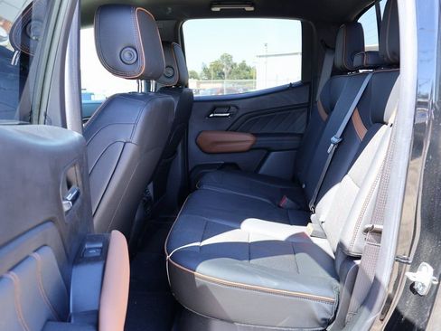 Used 2024 GMC Canyon AT4 image 9