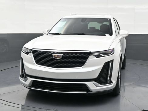 Used 2021 Cadillac XT6 Luxury FWD image 2