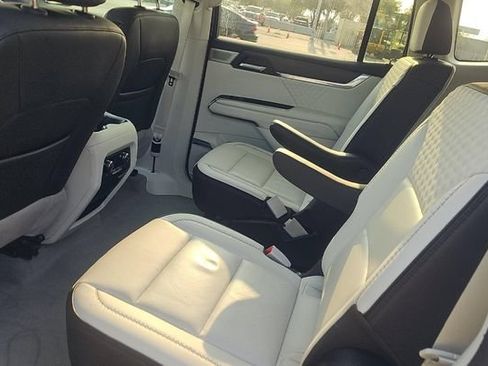 Used 2025 GMC Acadia Denali w/ Super Cruise Package AWD/4WD image 3