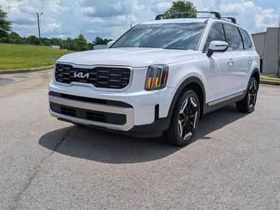 Used 2024 Kia Telluride S w/ S Sunroof Package