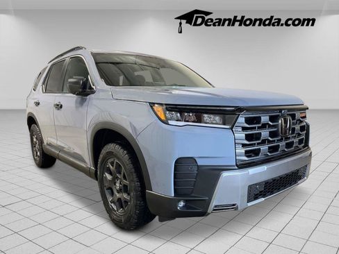 New 2026 Honda Pilot TrailSport image 9