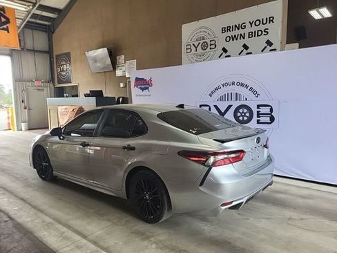 Used 2021 Toyota Camry SE w/ Convenience Package image 2