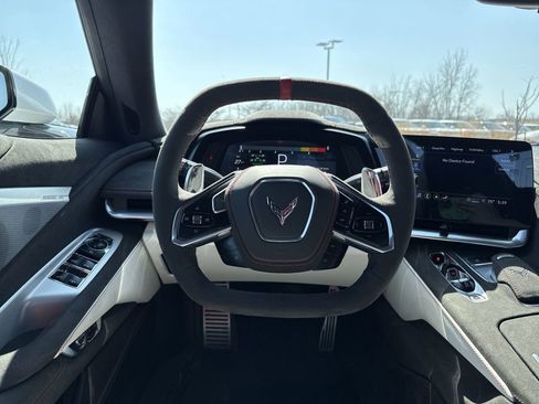 Used 2023 Chevrolet Corvette Stingray Premium Conv w/ Z51 Performance Package RWD image 15
