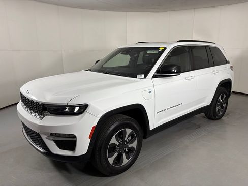 Used 2024 Jeep Grand Cherokee Limited 4xe AWD/4WD image 4