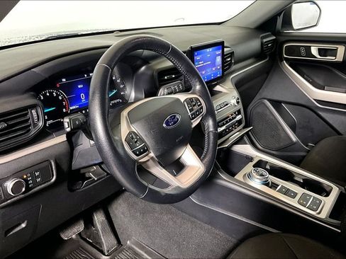 Used 2021 Ford Explorer XLT RWD image 10