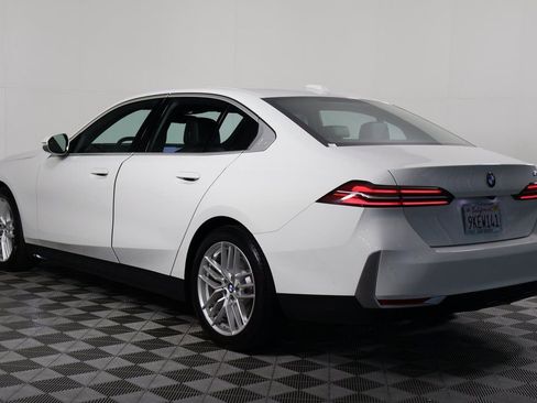 Used 2024 BMW 530i w/ Convenience Package image 6