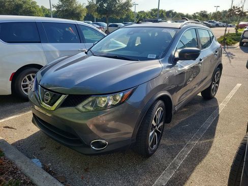 Used 2019 Nissan Rogue Sport SV w/ Technology Package FWD image 1