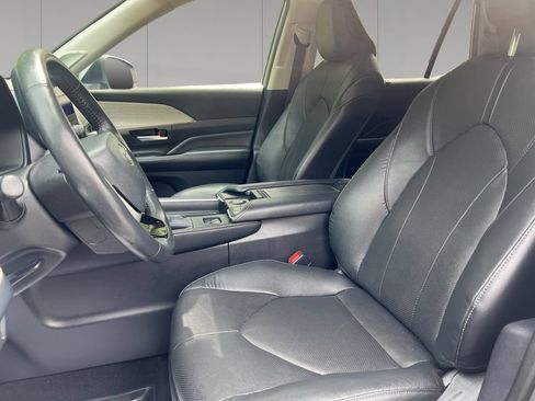 Used 2024 Toyota Grand Highlander AWD image 10