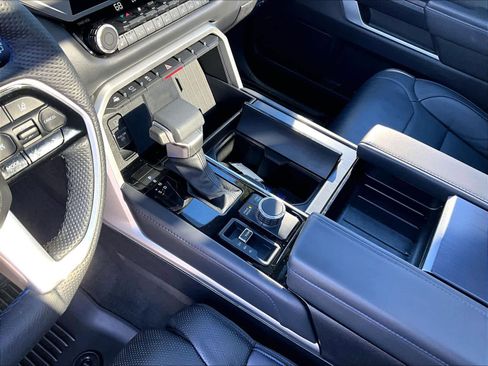 Used 2025 Toyota Sequoia Platinum image 21