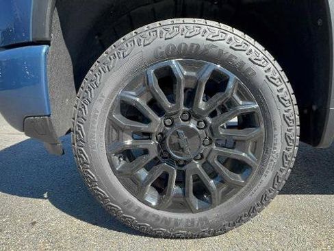 Used 2026 Chevrolet Silverado 2500 High Country w/ High Country Premium Package AWD/4WD image 9