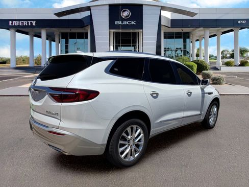 Used 2018 Buick Enclave Premium w/ Experience Buick Package FWD image 2