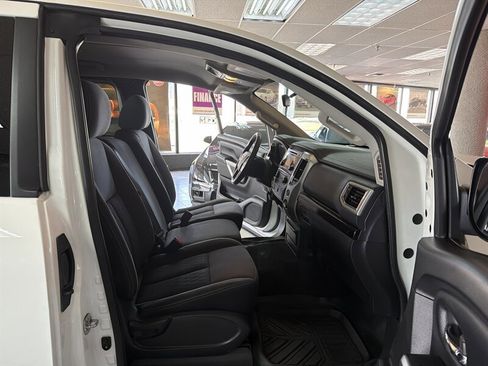 Used 2017 Nissan Titan SV image 21