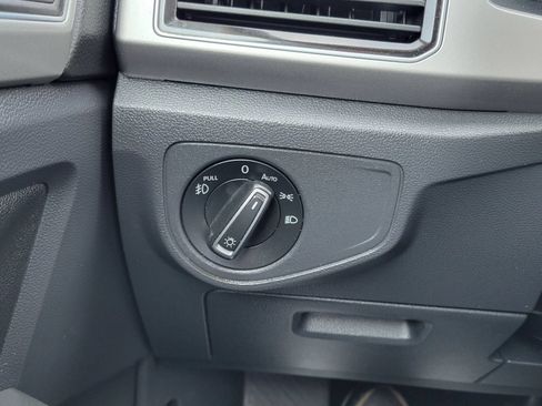 Used 2018 Volkswagen Atlas SEL FWD image 20